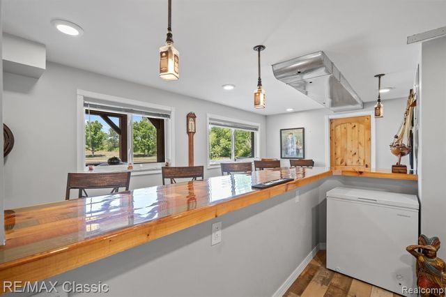 41700 W 11 Mile Road, Novi, MI 48375