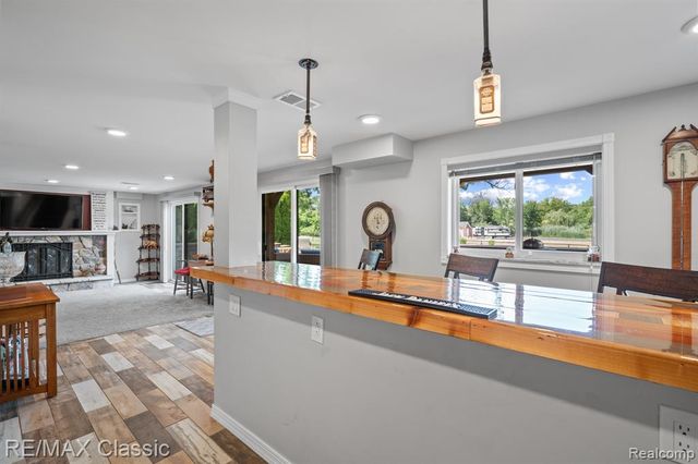 41700 W 11 Mile Road, Novi, MI 48375