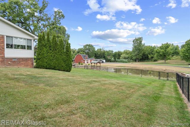 41700 W 11 Mile Road, Novi, MI 48375