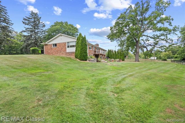 41700 W 11 Mile Road, Novi, MI 48375