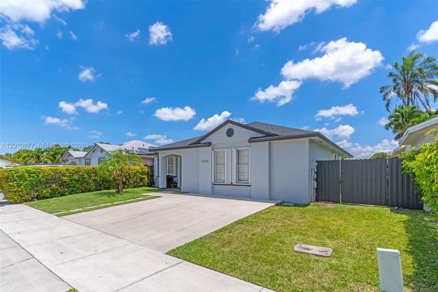 13520 SW 180th Ter, Miami, FL 33177