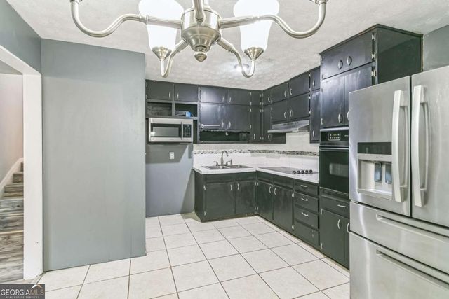 927 Slash Pine Road, Forest Park, GA 30297