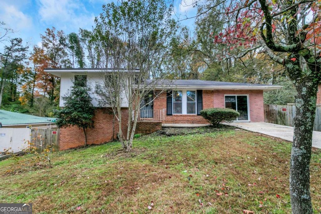927 Slash Pine Road, Forest Park, GA 30297