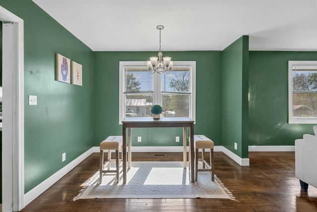 202 Parkway, W, Dickson, TN 37055