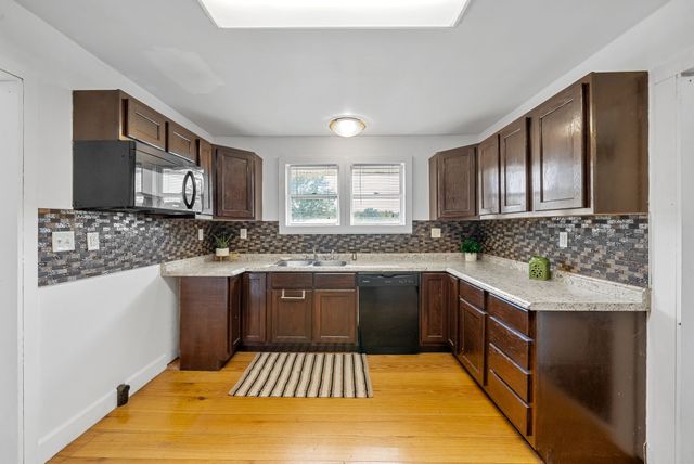 202 Parkway, W, Dickson, TN 37055