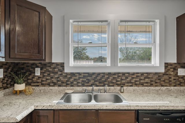 202 Parkway, W, Dickson, TN 37055