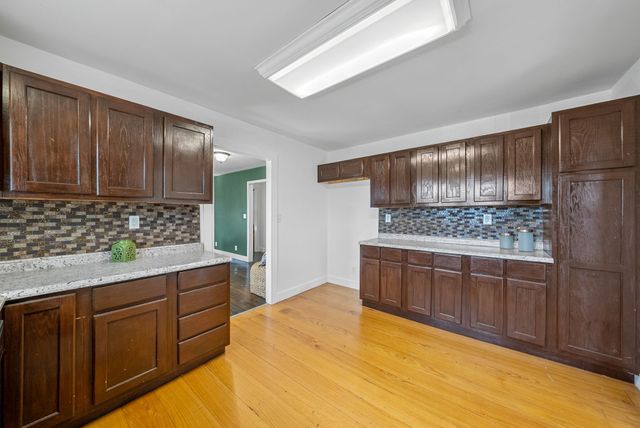 202 Parkway, W, Dickson, TN 37055