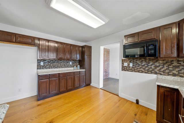 202 Parkway, W, Dickson, TN 37055