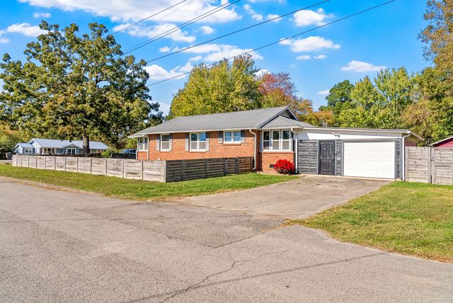 202 Parkway, W, Dickson, TN 37055