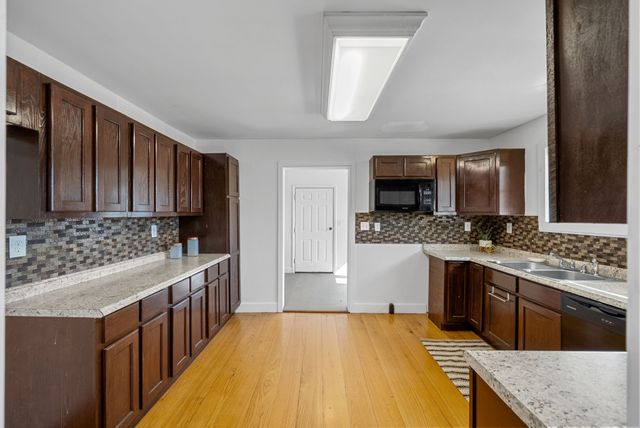 202 Parkway, W, Dickson, TN 37055