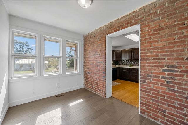 202 Parkway, W, Dickson, TN 37055