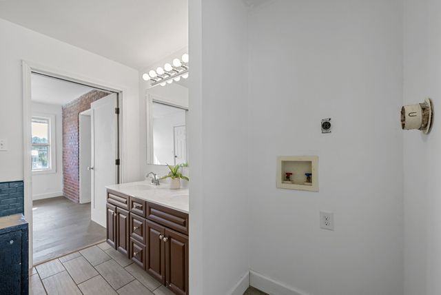 202 Parkway, W, Dickson, TN 37055