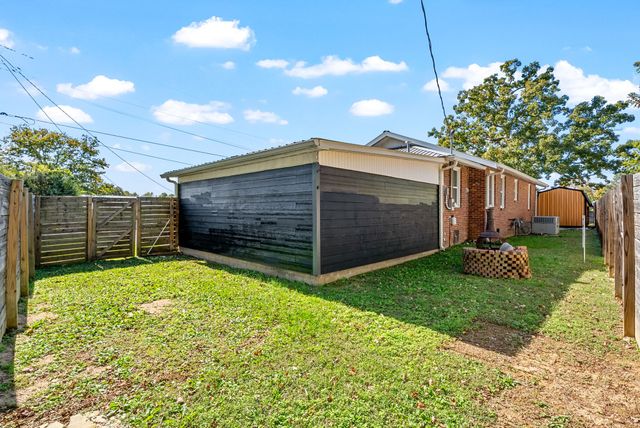 202 Parkway, W, Dickson, TN 37055