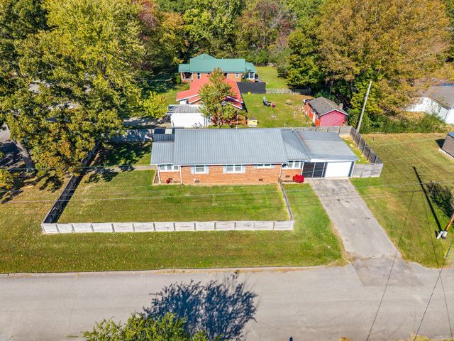 202 Parkway, W, Dickson, TN 37055