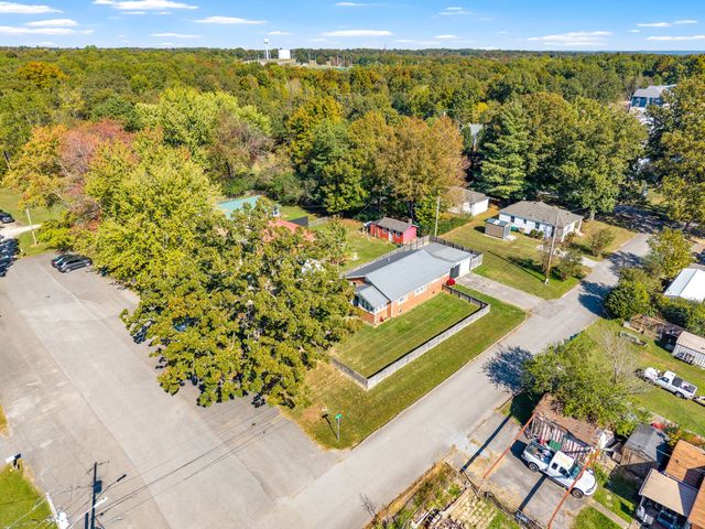 202 Parkway, W, Dickson, TN 37055