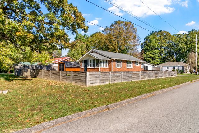 202 Parkway, W, Dickson, TN 37055