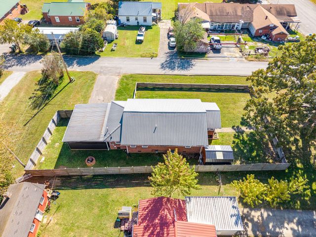 202 Parkway, W, Dickson, TN 37055