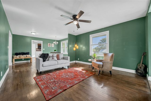 202 Parkway, W, Dickson, TN 37055