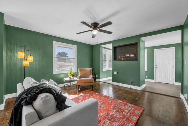 202 Parkway, W, Dickson, TN 37055