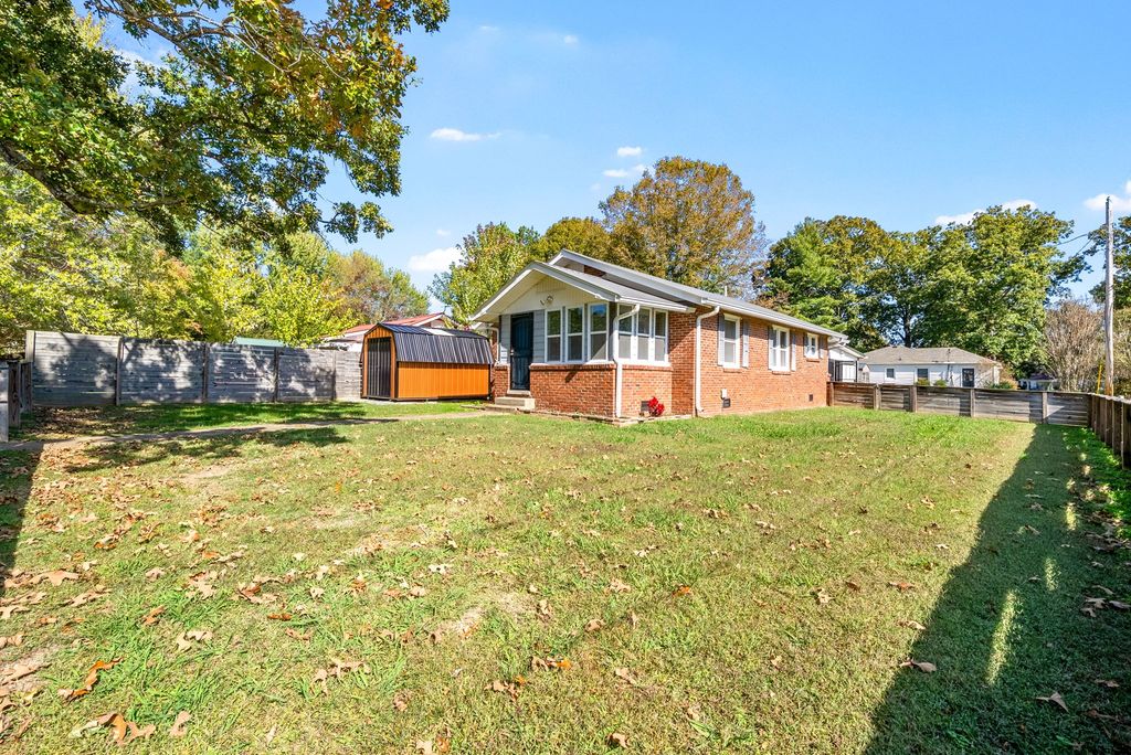 202 Parkway, W, Dickson, TN 37055