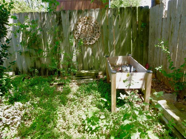 1213 Dunstan DR, Austin, TX 78745