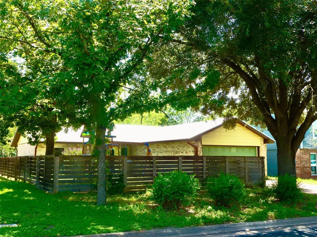 1213 Dunstan DR, Austin, TX 78745