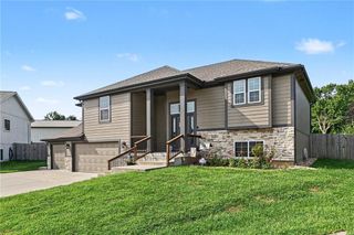 1401 NE 182nd Street, Smithville, MO 64089