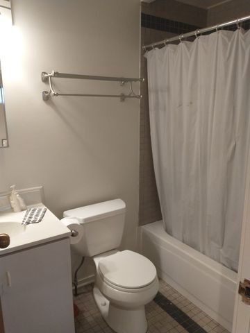 2059 W Grand Avenue 1F, Chicago, IL 60612