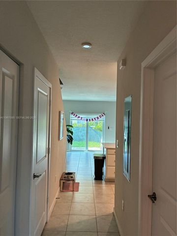 1069 NW 4th Ter, Florida City, FL 33034