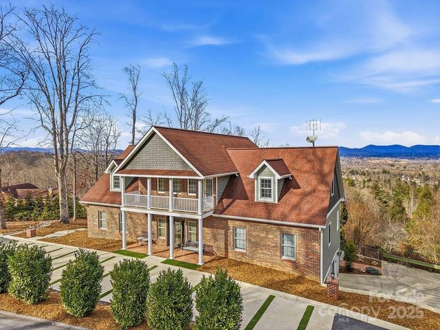 38 Sweetwater Oaks Drive, Fletcher, NC 28732