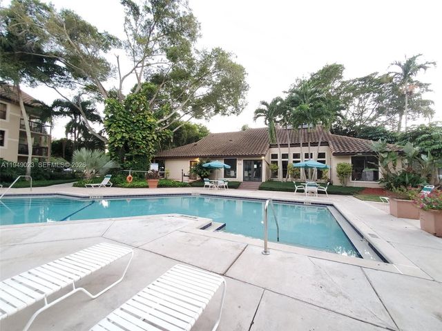 4581 W Mcnab Rd 15, Pompano Beach, FL 33069