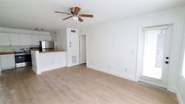 4581 W Mcnab Rd 15, Pompano Beach, FL 33069