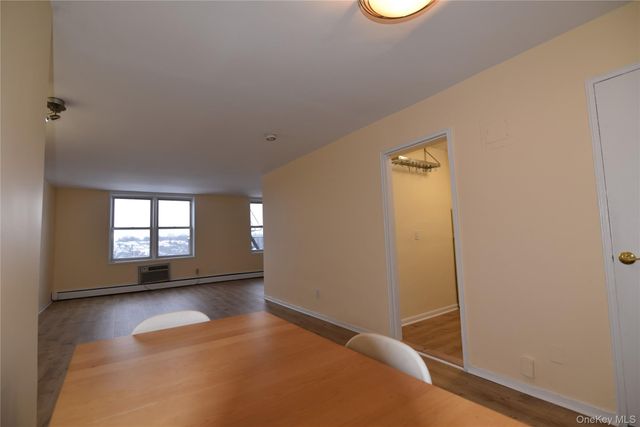 54-44 Little Neck Parkway 6V, Little Neck, NY 11362