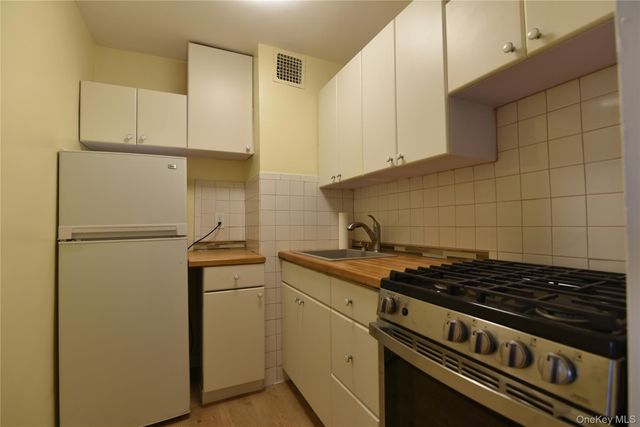 54-44 Little Neck Parkway 6V, Little Neck, NY 11362