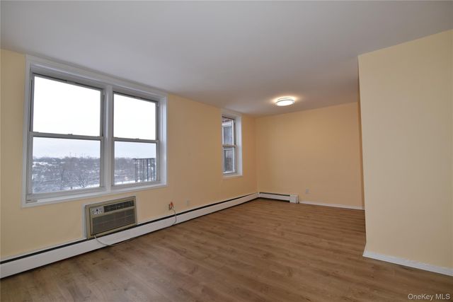 54-44 Little Neck Parkway 6V, Little Neck, NY 11362