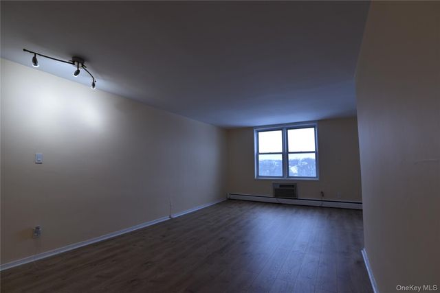 54-44 Little Neck Parkway 6V, Little Neck, NY 11362