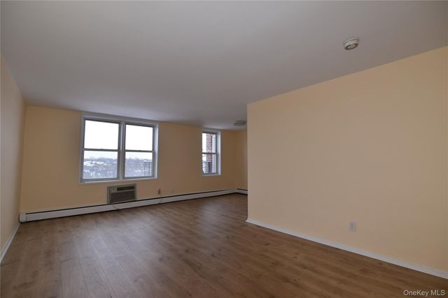 54-44 Little Neck Parkway 6V, Little Neck, NY 11362