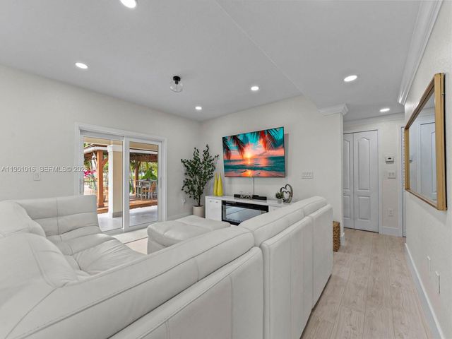 5226 SW 160th Ave, Miami, FL 33185