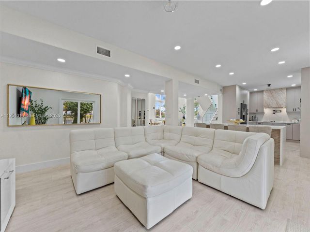 5226 SW 160th Ave, Miami, FL 33185