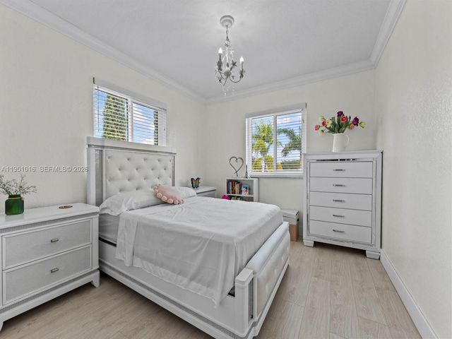 5226 SW 160th Ave, Miami, FL 33185