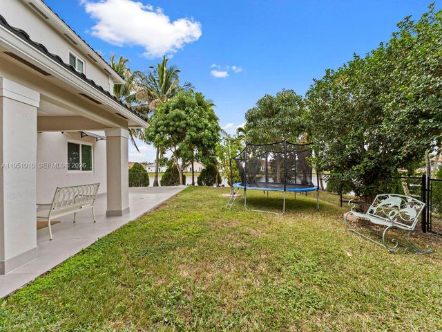 5226 SW 160th Ave, Miami, FL 33185