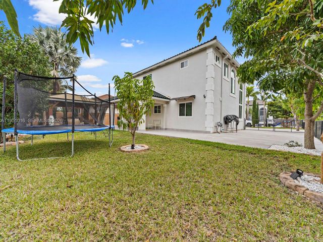 5226 SW 160th Ave, Miami, FL 33185