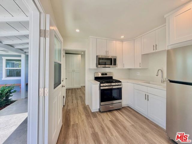 501 S Gaylord Drive, Burbank, CA 91505