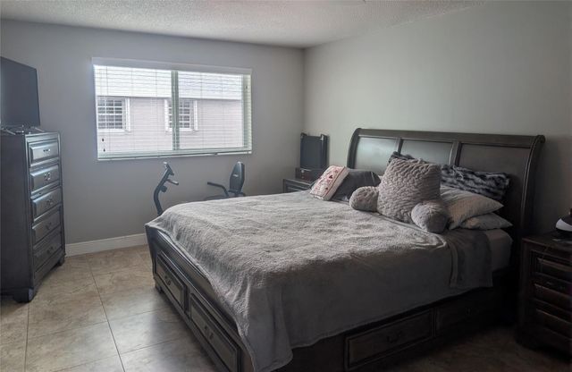 12150 SW 51st Place 12150, Cooper City, FL 33330