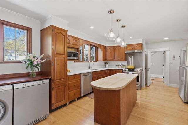 24 Spring Street, Shrewsbury, MA 01545