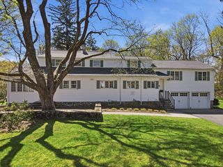 24 Spring Street, Shrewsbury, MA 01545