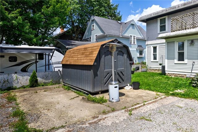 719 Robbins Avenue, Niles, OH 44446