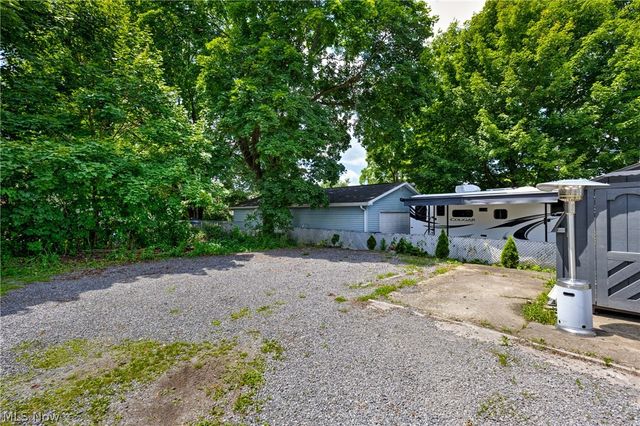 719 Robbins Avenue, Niles, OH 44446