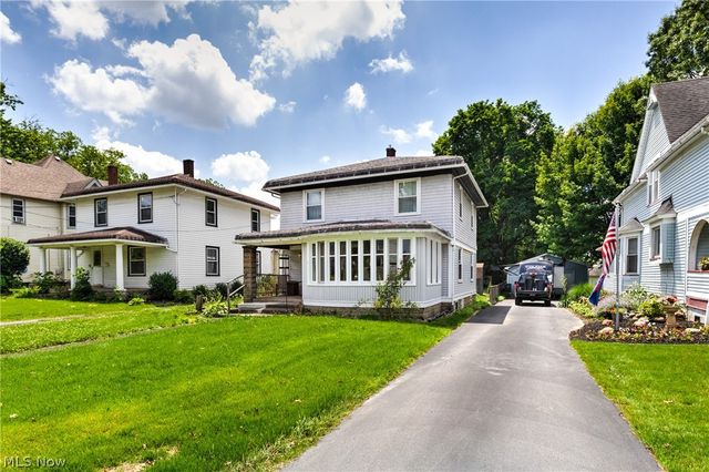 719 Robbins Avenue, Niles, OH 44446