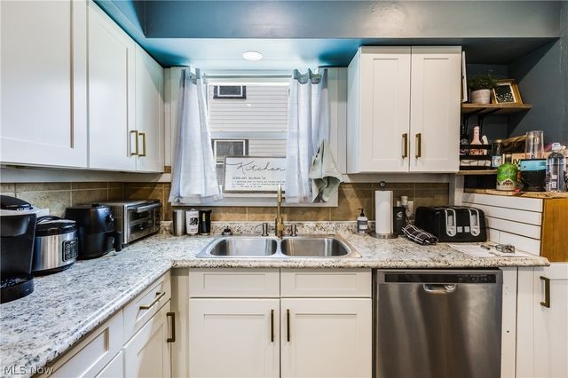 719 Robbins Avenue, Niles, OH 44446